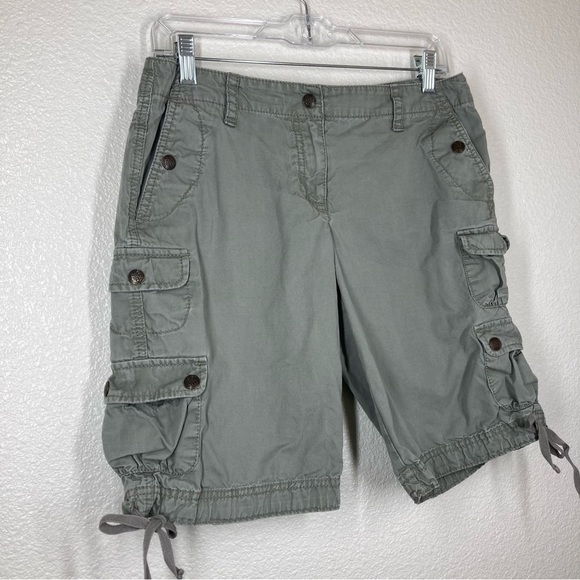 Ann Taylor Loft Cargo Shorts Size 4 Olive Green Cotton Baggy High Rise - Picture 3 of 13